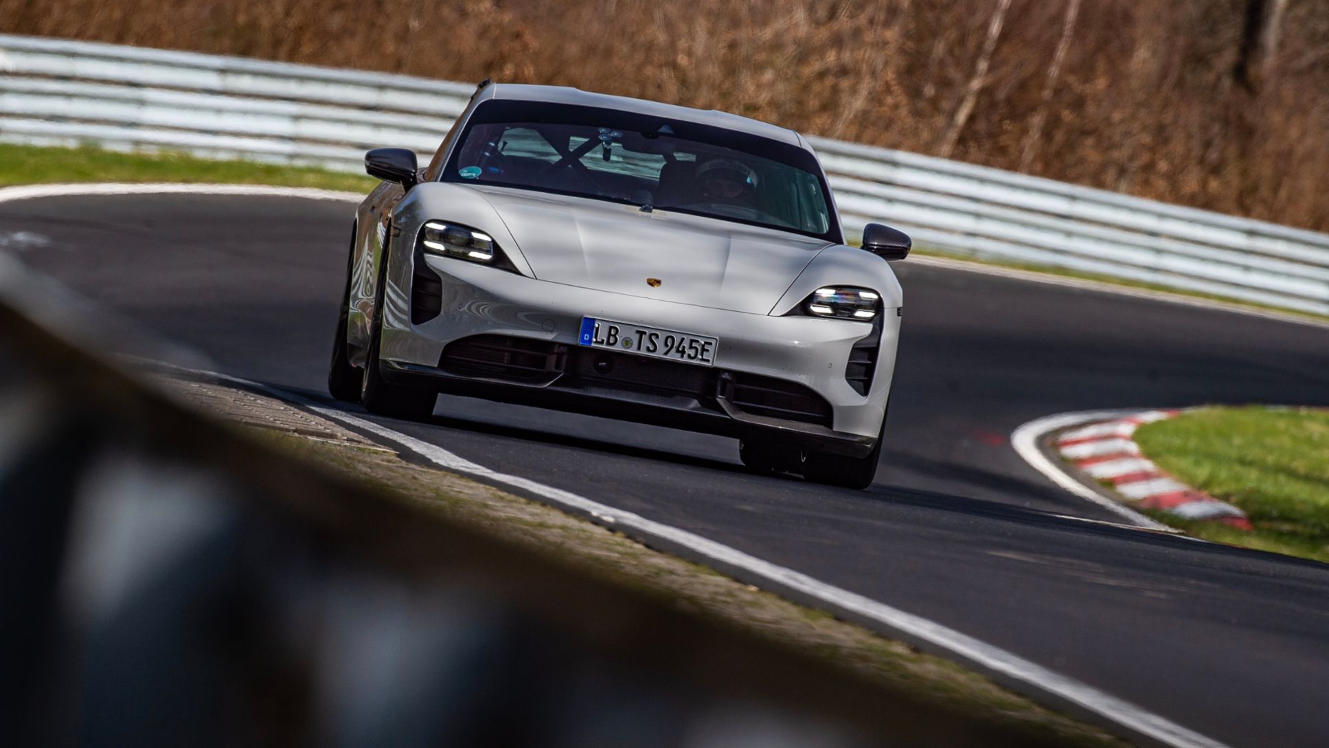 El Primer Coche Eléctrico de Producción en Serie de Porsche