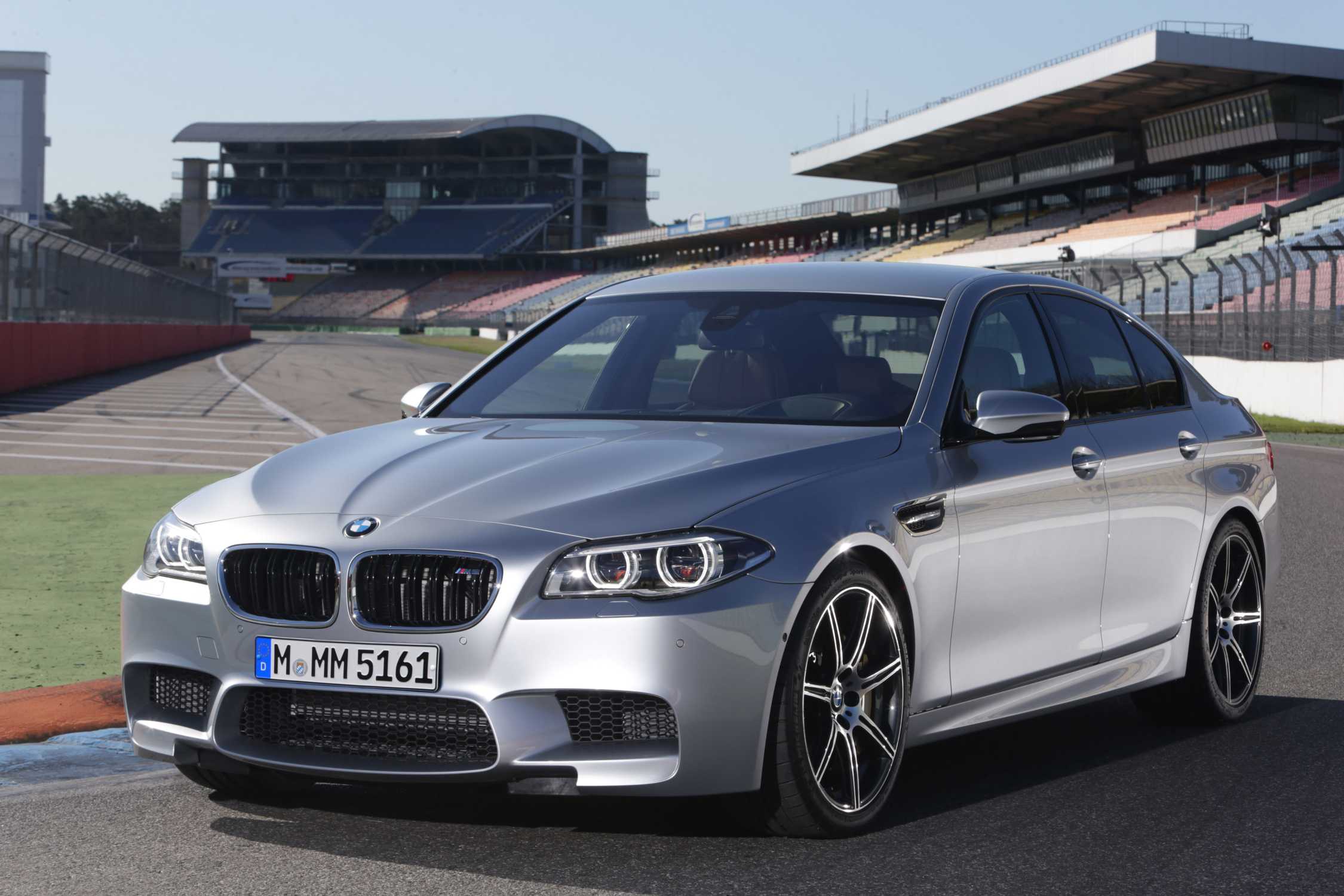 BMW M5 Competition (F10): El Sedán de 575 CV Desbocado en Nürburgring 