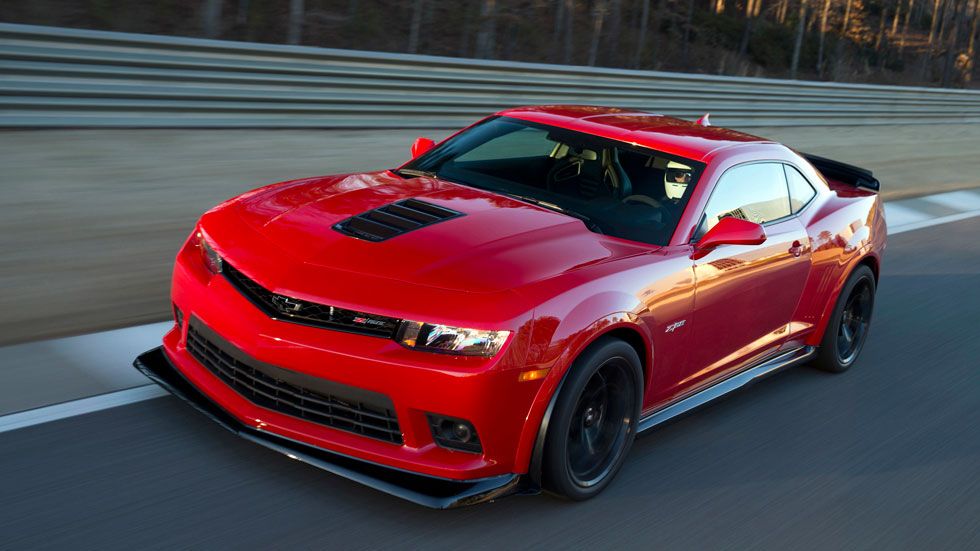 Camaro Z/28: Un Asombroso Tiempo Bajo la Lluvia del Infierno Verde