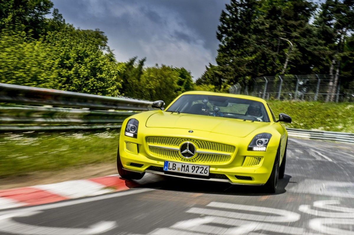 El Mercedes SLS AMG Electric Drive Conquista Nürburgring y Hace Historia Como el Eléctrico Más Rápido