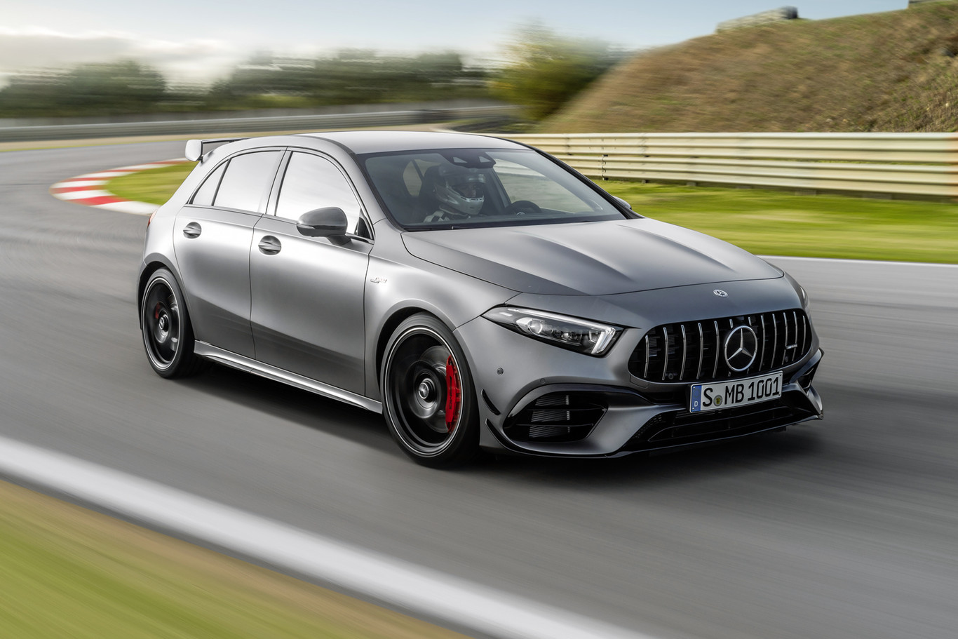 Mercedes-Benz A45 AMG 4MATIC: El "Hot Hatch" que Igualó a los Superdeportivos