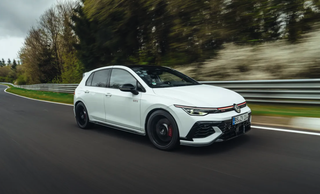 Golf GTI 50 Edition: El Volkswagen más rápido de todos los tiempos en el "Infierno Verde"