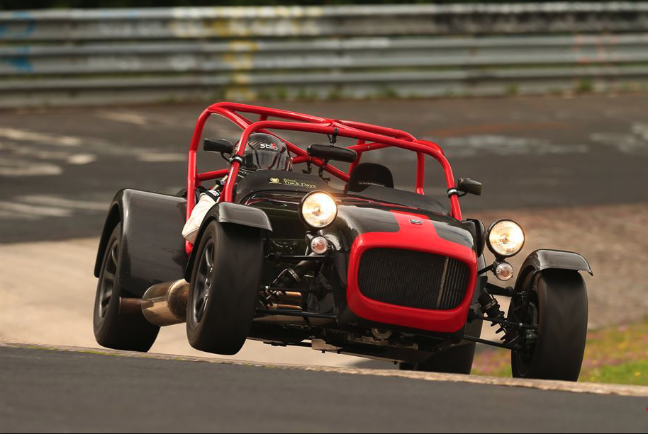 Un Brutal Caterham R500 Superlight Desafía la Física en Nürburgring