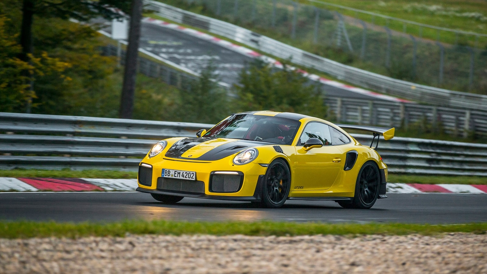 Porsche 911 GT2 RS (991.2): Un Misil de 700 CV que Roza los Siete Minutos en Nürburgring