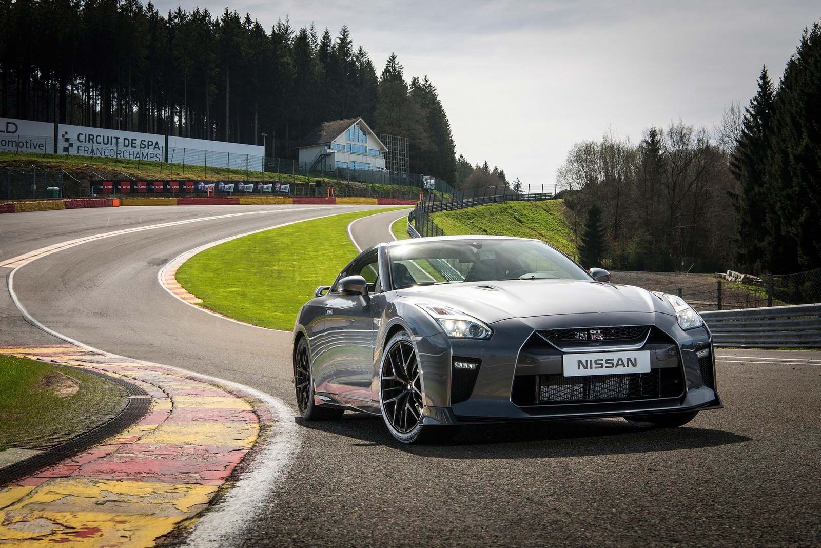 Nissan GT-R R35 (2011)