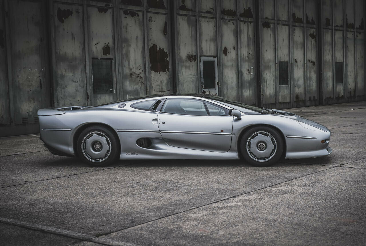 Jaguar XJ220