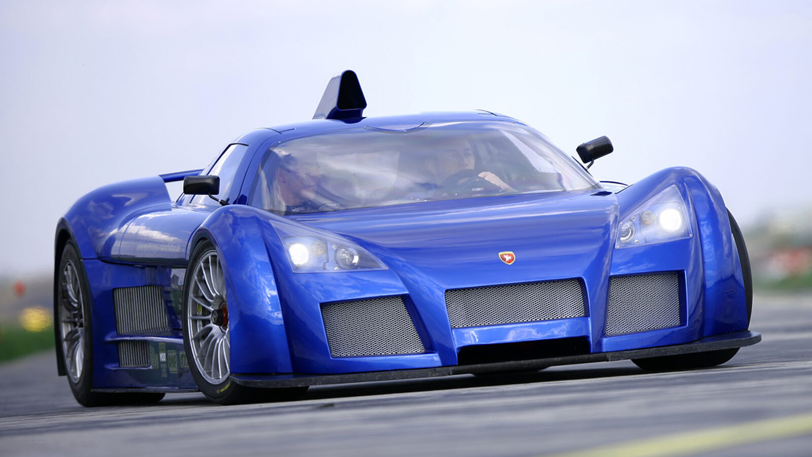 Gumpert  Apollo